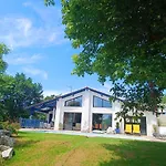 Spacieux Et Lumineux Dans Contemporaine Avec Piscine Chauffee Privative Pres Golf D'arcangues *