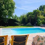 Spacieux Et Lumineux Dans Contemporaine Avec Piscine Chauffee Privative Pres Golf D'arcangues
