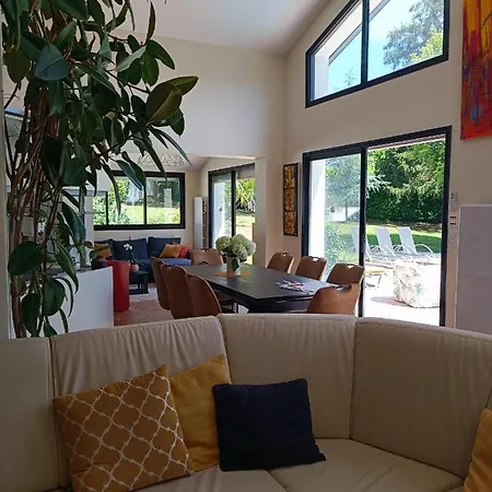 Spacieux Et Lumineux Dans Contemporaine Avec Piscine Chauffee Privative Pres Golf D'arcangues Villa